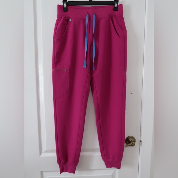 FIGS Limited Edition Raspberry Sorbet Set - Picture 7 of 10